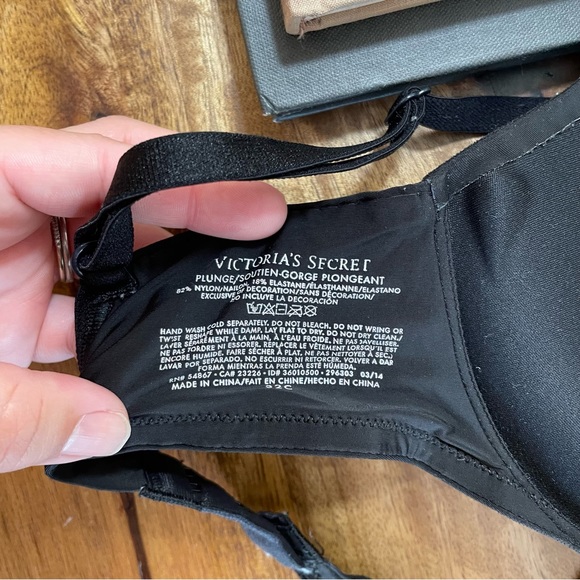 Victoria’s Secret plunge push-up bra 32 C women’s - Picture 10 of 11